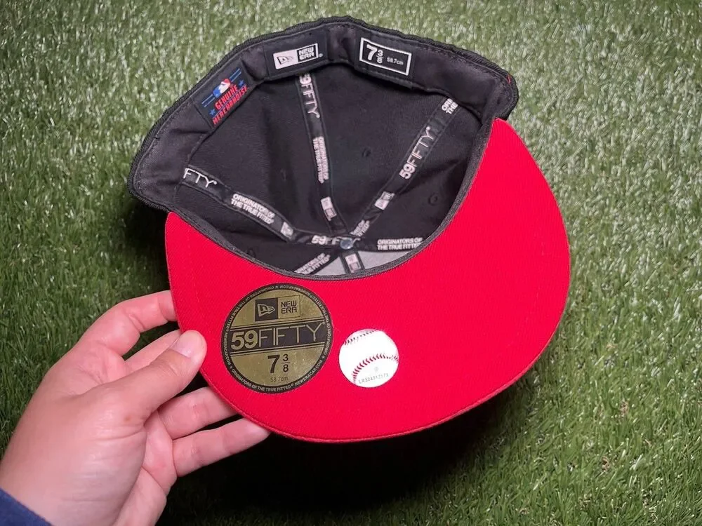 New Era Cincinnati Reds Black/Red Hat MLB Officially Licensed Size 7 3/8